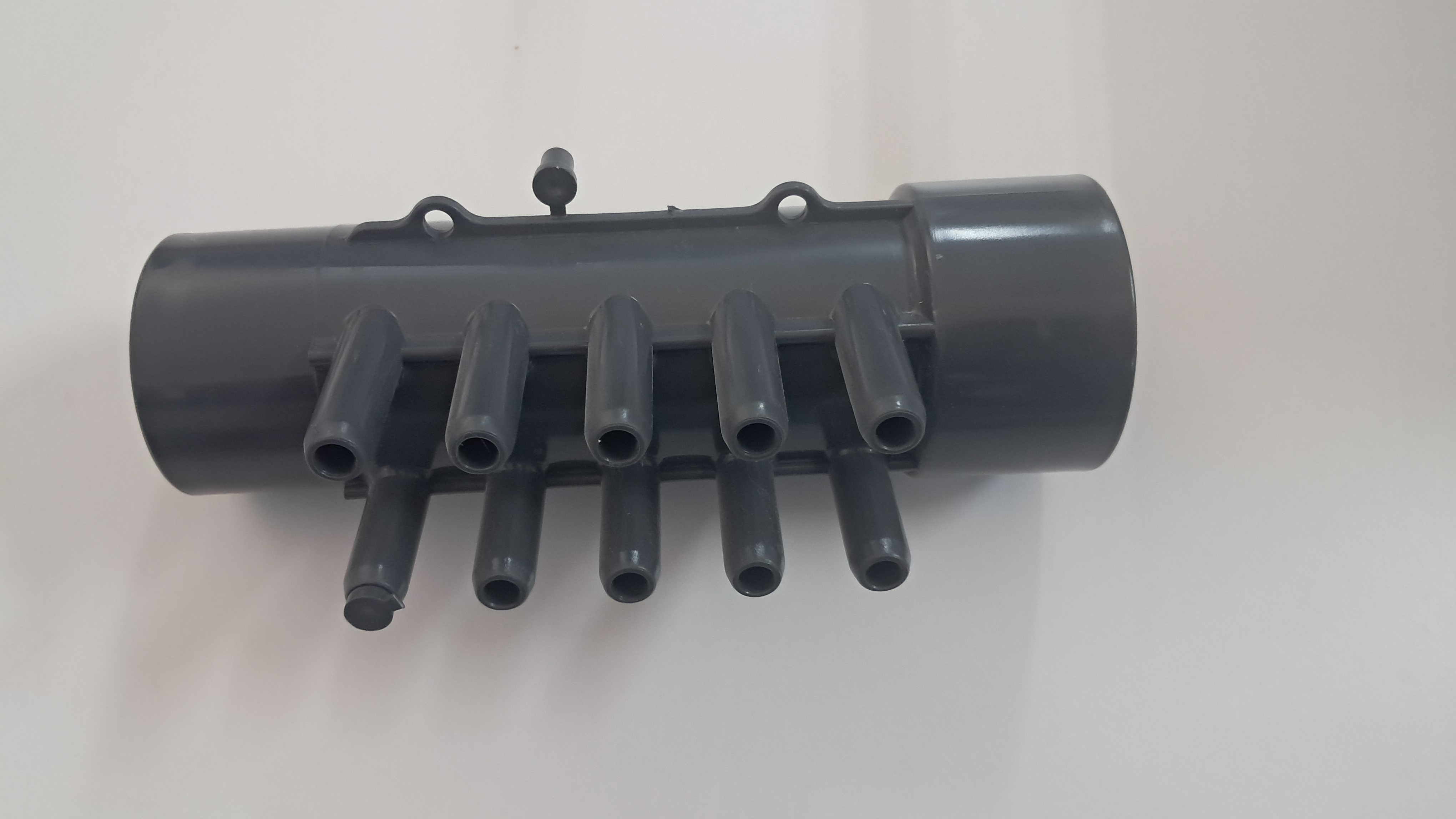 KOLEKTOR PRE VODU S 10 VÝVODMI Ø 50 mm